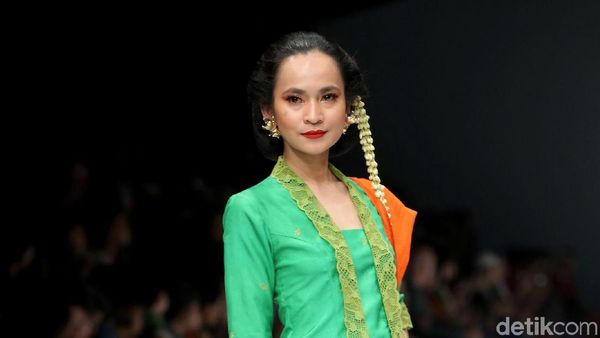 Foto: Melihat Keindahan Kain Indonesia Lewat 15 Koleksi Obin