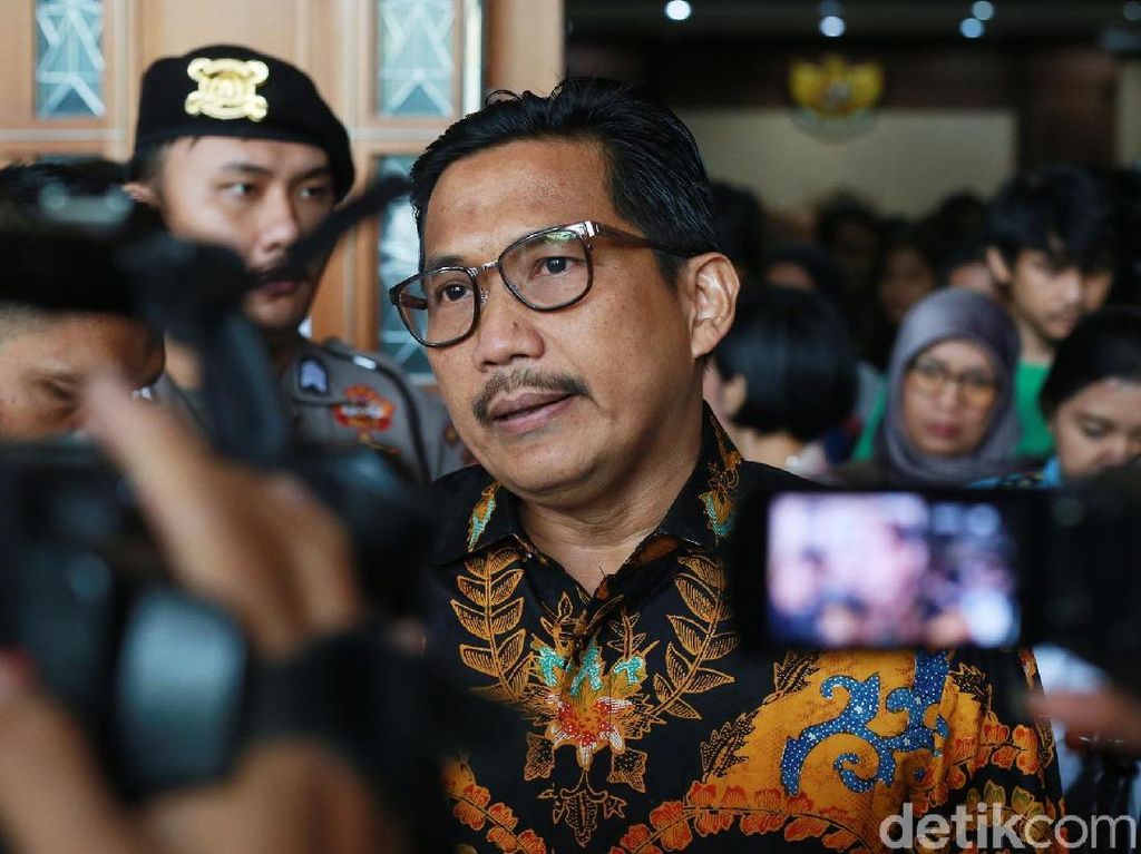 Bukan Besaran Tuntutan yang Bikin Bowo Sidik Kecewa Bukan Besaran Tuntutan yang Bikin Bowo Sidik Kecewa