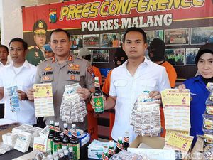 Pembuat Obat Ilegal di Malang Diamankan, Ratusan Jenis Produknya Disita Pembuat Obat Ilegal di Malang Diamankan, Ratusan Jenis Produknya Disita