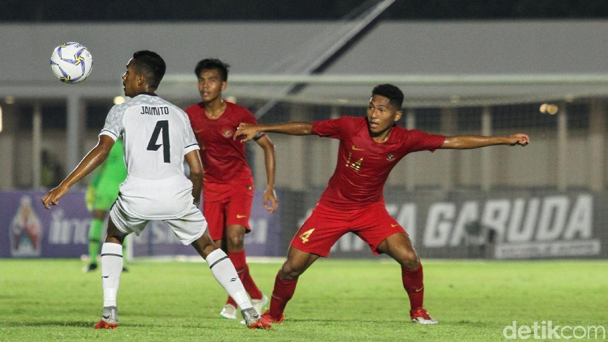 Pemain muda Indonesia, Fajar Fathur Rachman, mendapat pengalaman unik bertemu bule Jerman berlogat Papua di London, Inggris. (Foto: detikcom/Rifkianto Nugroho)