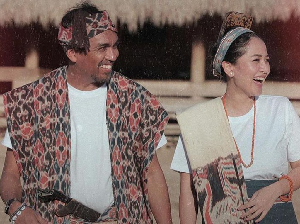 Glenn Fredly Ajak Istri Jadi Bagian Romansa ke Masa Depan Glenn Fredly Ajak Istri Jadi Bagian Romansa ke Masa Depan