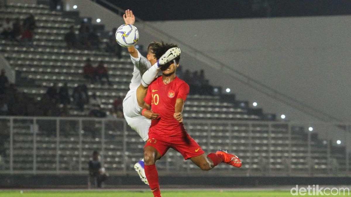 Indonesia harus menghadapi permainan keras dari Timor Leste (Rifkianto Nugroho/detikSport)