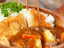 Hangatkan Badan dengan Curry Rice Jepang yang Gurih Berempah