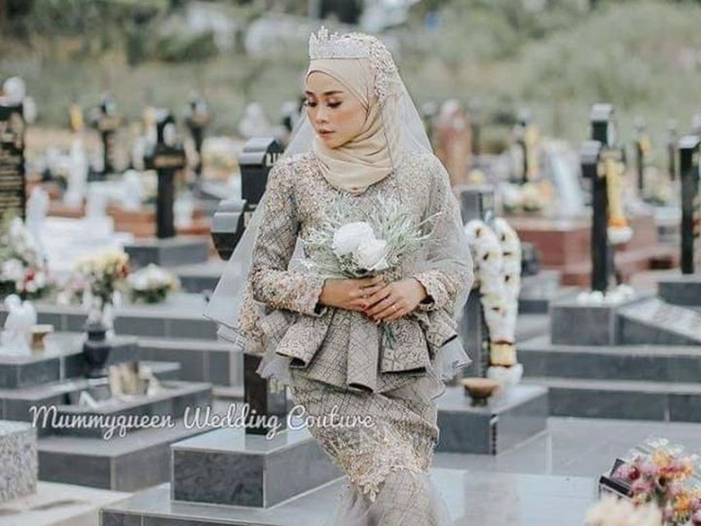 Viral Model Hijab Foto Pakai Gaun Pengantin di Kuburan, Dihujat Netizen Viral Model Hijab Foto Pakai Gaun Pengantin di Kuburan, Dihujat Netizen
