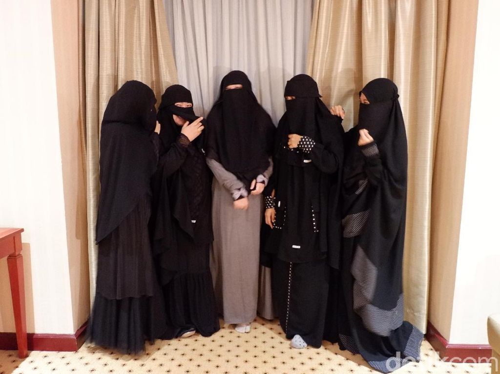 Komunitas Niqab Squad dan Tekad Hapus Stigma Buruk Wanita Bercadar
