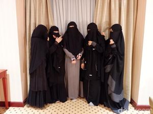 Komunitas Niqab Squad dan Tekad Hapus Stigma Buruk Wanita Bercadar Komunitas Niqab Squad dan Tekad Hapus Stigma Buruk Wanita Bercadar