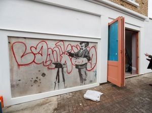 Mural Tersembunyi Banksy Dibuka Lagi, Harganya Capai Rp 17 M Mural Tersembunyi Banksy Dibuka Lagi, Harganya Capai Rp 17 M