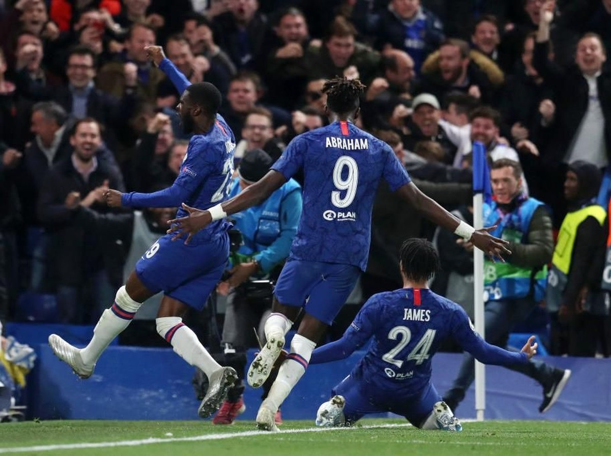 Para pemain Chelsea merayakan gol Reece James. Foto: Catherine Ivill/Getty Images
