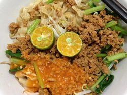 Pagi Ini Paling Mantap Jajan Bakmi Bangka Enak Topping Ayam Cincang di Sini