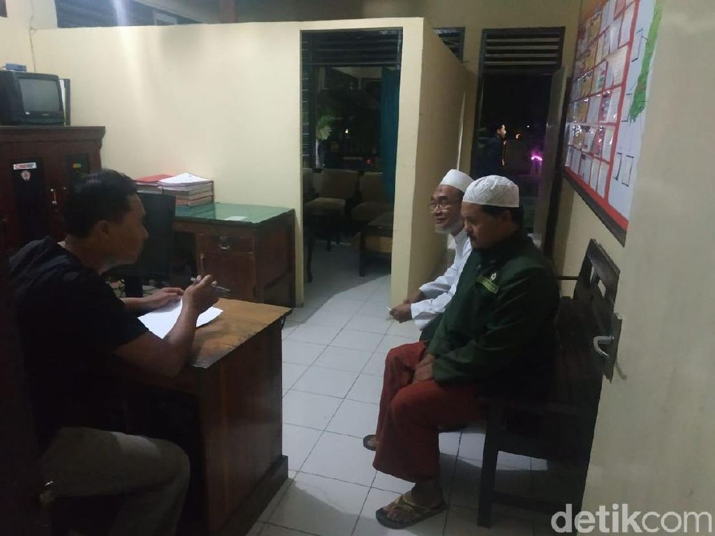 Santri di Blitar Tewas Tersengat Listrik Saat Kerja Bakti Santri di Blitar Tewas Tersengat Listrik Saat Kerja Bakti