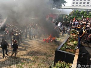 Potret Ricuh Massa Ormas di Depan KPK
