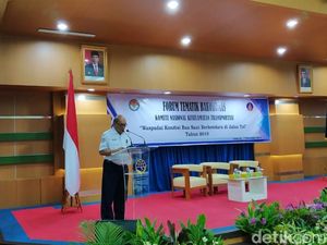 KNKT Ingatkan Bahaya Fatal Tekanan Ban Kendaraan yang Kurang KNKT Ingatkan Bahaya Fatal Tekanan Ban Kendaraan yang Kurang