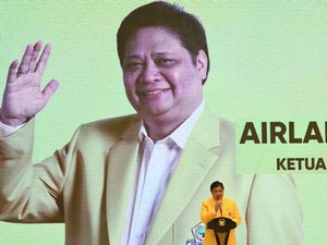 Survei Sebut Golkar Lebih Baik Saat Dipimpin Airlangga Survei Sebut Golkar Lebih Baik Saat Dipimpin Airlangga