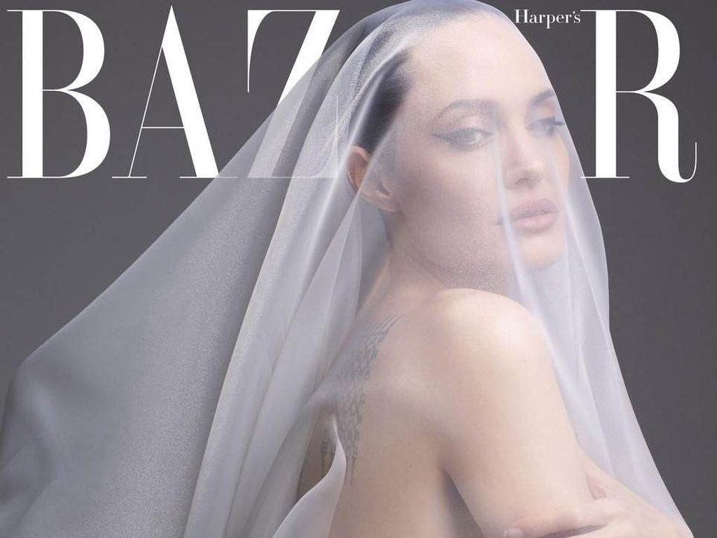 Angelina Jolie Foto Tanpa Busana untuk Pemotretan Majalah Fashion Angelina Jolie Foto Tanpa Busana untuk Pemotretan Majalah Fashion