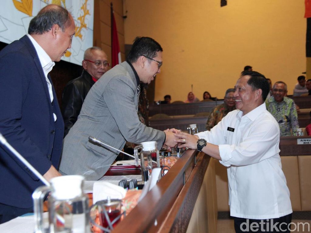 Tito Ikut Ratas Kabinet, Komisi II Tunda Raker Bahas Pilkada Tito Ikut Ratas Kabinet, Komisi II Tunda Raker Bahas Pilkada