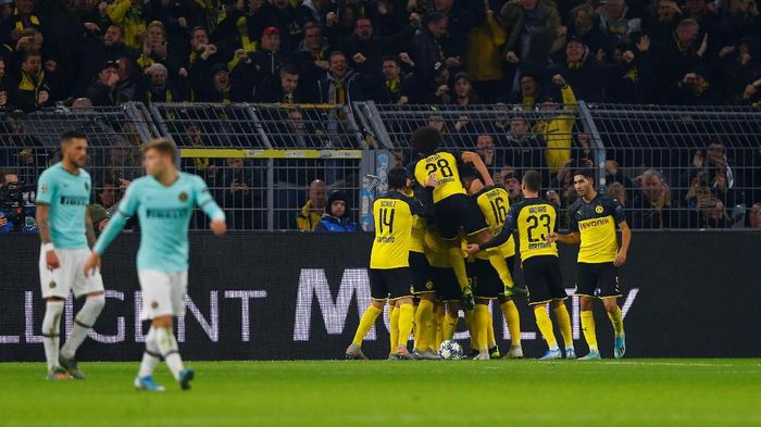 Borussia Dortmund bangkit dari ketinggalan dua gol untuk mengalahkan Inter Milan 3-2 di matchday IV Liga Champions. (Foto: Thilo Schmuelgen / Reuters) Borussia Dortmund bangkit dari ketinggalan dua gol untuk mengalahkan Inter Milan 3-2 di matchday IV Liga Champions. (Foto: Thilo Schmuelgen / Reuters)