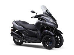 Tricity 300: Kaki Tak Perlu Turun Saat Motor Berhenti