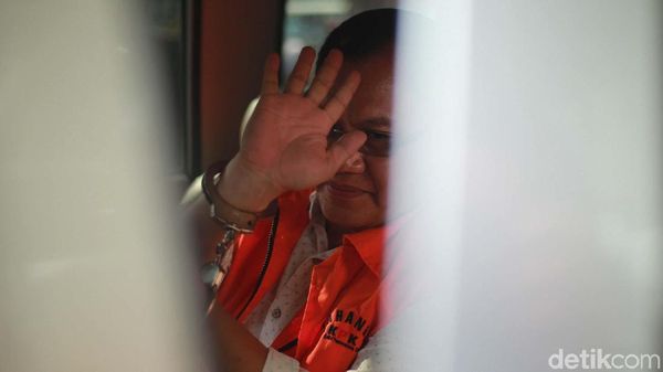 Diborgol, Kadis PUPR Bengkayang Lambaikan Tangan