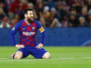 Messi Sedang Seret Gol di Camp Nou Messi Sedang Seret Gol di Camp Nou