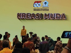 Tiba di HUT Ke-55 Golkar, Jokowi Salami AHY hingga OSO