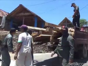 Razia Illegal Logging di Blora, Ratusan Batang Kayu Jati Disita Razia Illegal Logging di Blora, Ratusan Batang Kayu Jati Disita