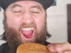 Warga Australia Simpan Burger McDonalds Hampir 25 Tahun dan Tetap Utuh