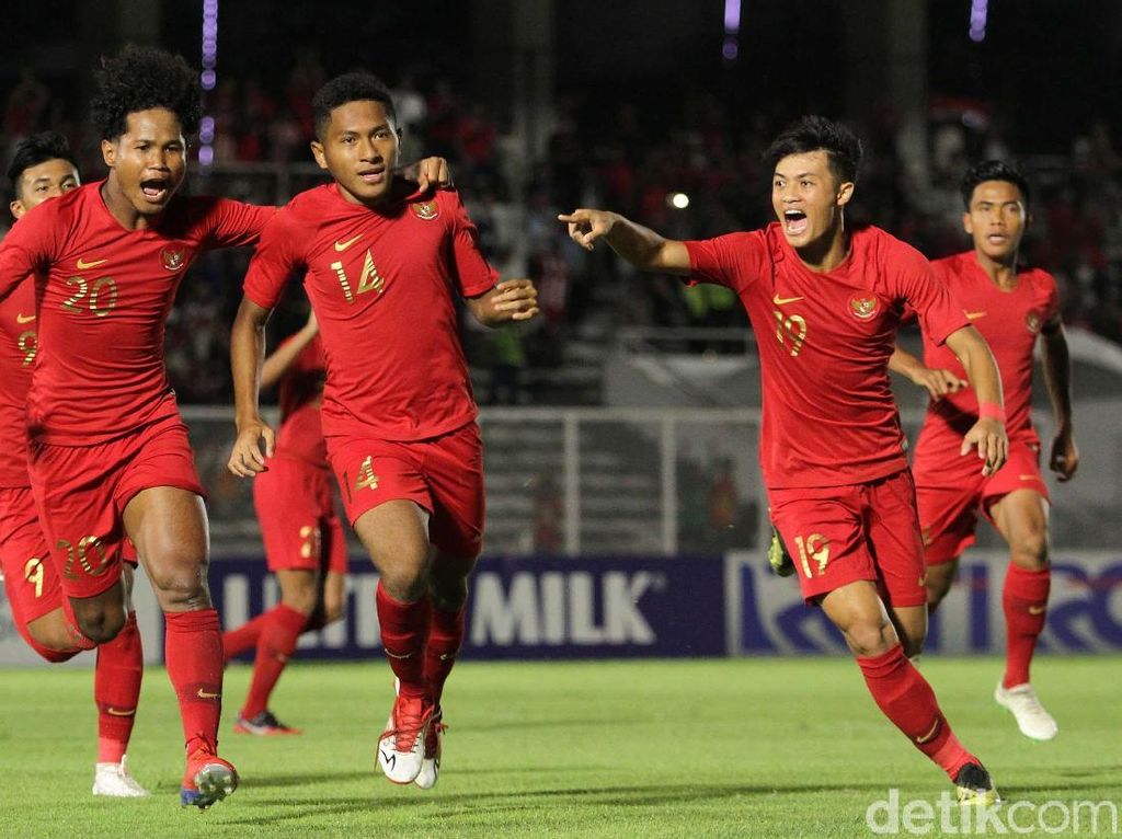 Hong Kong Waspadai Serangan Sayap Indonesia Hong Kong Waspadai Serangan Sayap Indonesia
