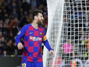 Messi, Kenapa Tidak Oper Bolanya ke Griezmann? Messi, Kenapa Tidak Oper Bolanya ke Griezmann?