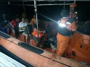 KM Masagena Patah Kemudi di Perairan Selayar, Tim SAR Evakuasi Penumpang KM Masagena Patah Kemudi di Perairan Selayar, Tim SAR Evakuasi Penumpang