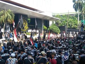 Sempat Ricuh dengan Polisi di Depan PTIK, Massa GMBI Lanjut Demo di KPK