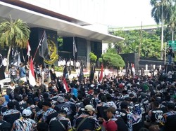 Sempat Ricuh dengan Polisi di Depan PTIK, Massa GMBI Lanjut Demo di KPK