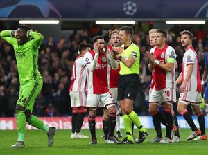 Kemenangan Ajax Dicuri Wasit! Kemenangan Ajax Dicuri Wasit!