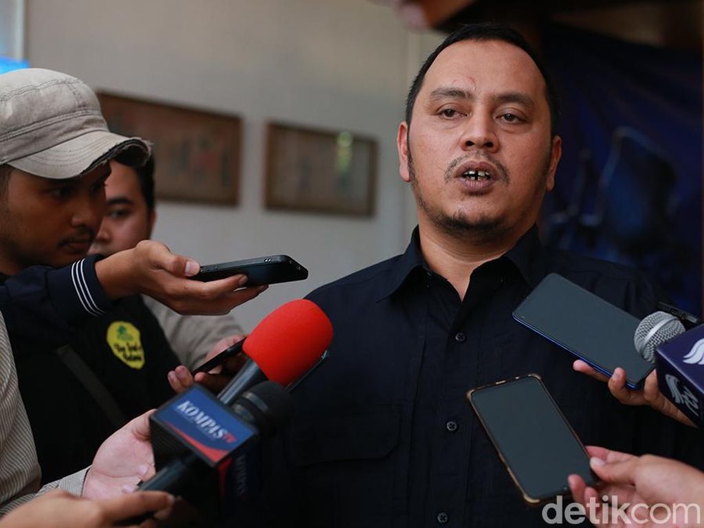 Viral Jokowi Ogah Dipeluk Surya Paloh, NasDem: Narasi Lebay Viral Jokowi Ogah Dipeluk Surya Paloh, NasDem: Narasi Lebay