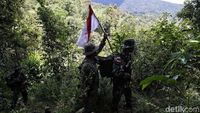Patroli Bersama Tentara RI dan Malaysia Tembus Hutan Perbatasan