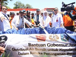 Pemprov Jatim  Salurkan 750.000 Liter Air Bersih di Pulau Sapudi