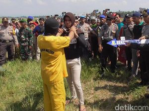 Rekonstruksi Kasus Mayat dalam Karung, Pelaku Cekik Korban Rekonstruksi Kasus Mayat dalam Karung, Pelaku Cekik Korban