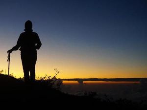 Libur Akhir Pekan Ini Nikmatilah Kesyahduan Fajar di Lereng Ijen
