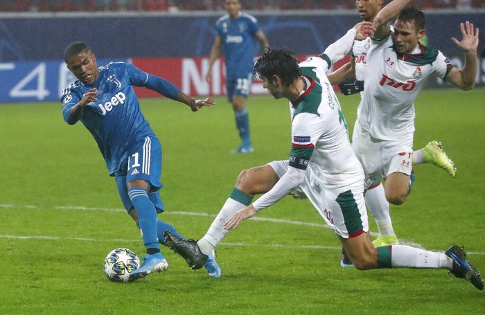 Douglas Costa menentukan kemenangan Juventus atas Lokomotiv Moskow 2-1. (Foto: Pavel Golovkin / AP Photo) Douglas Costa menentukan kemenangan Juventus atas Lokomotiv Moskow 2-1. (Foto: Pavel Golovkin / AP Photo)