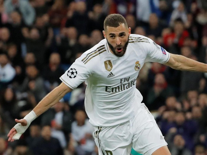 Soccer Football - Champions League - Group A - Real Madrid v Galatasaray - Santiago Bernabeu, Madrid, Spain - November 6, 2019  Real Madrid's Karim Benzema celebrates scoring their fourth goal   REUTERS/Susana Vera