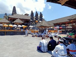 Kawasan Besakih Mulai Ditata 2020, Koster: Selama Ini Semrawut