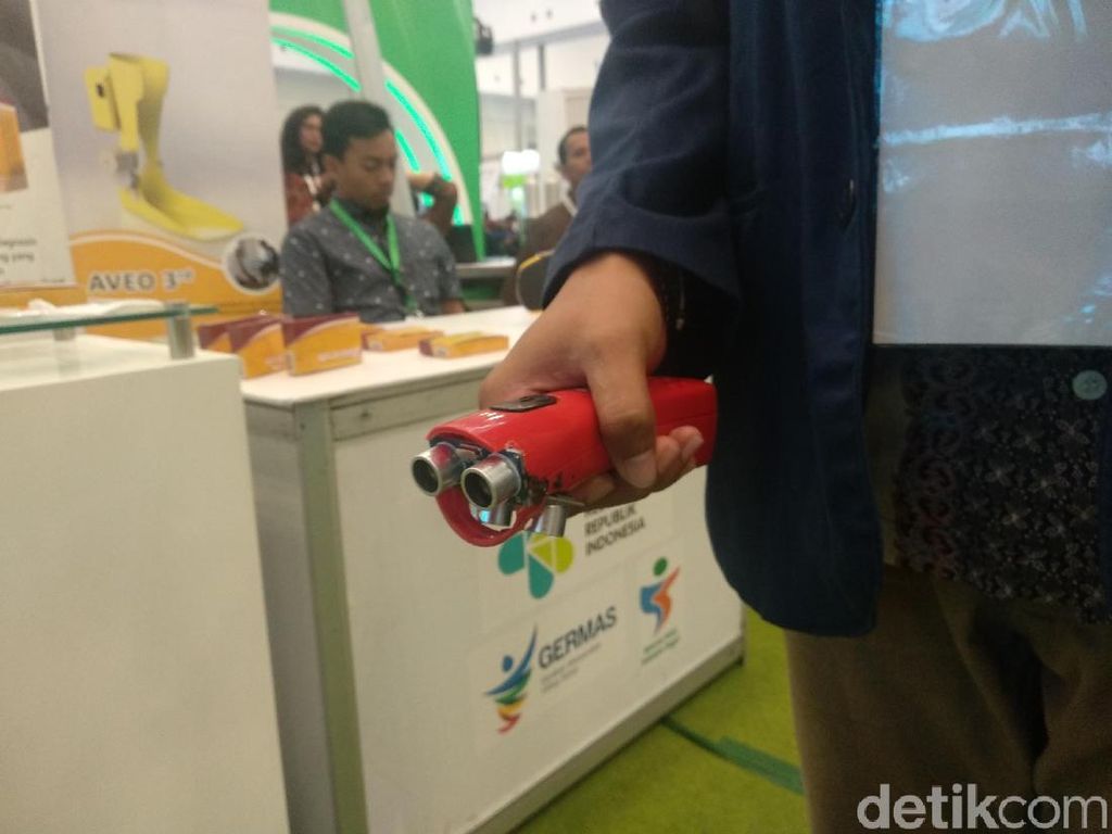 Karya Anak Bangsa! Sol Sepatu Ini Punya Sensor Jarak untuk Tunanetra Karya Anak Bangsa! Sol Sepatu Ini Punya Sensor Jarak untuk Tunanetra