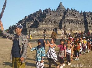 Hari Wayang Sedunia, Ratusan Wayang Dikirab di Candi Borobudur