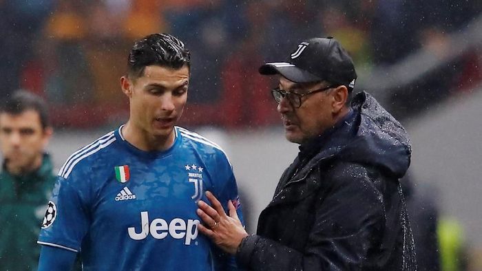 Cristiano Ronaldo ngambek saat diganti di laga Lokomotiv vs Juventus (REUTERS/Maxim Shemetov)