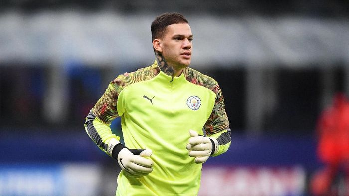 Ederson cedera paha saat menghadapi Atalanta dan diragukan main lawan Liverpool (Michael Regan/Getty Images)