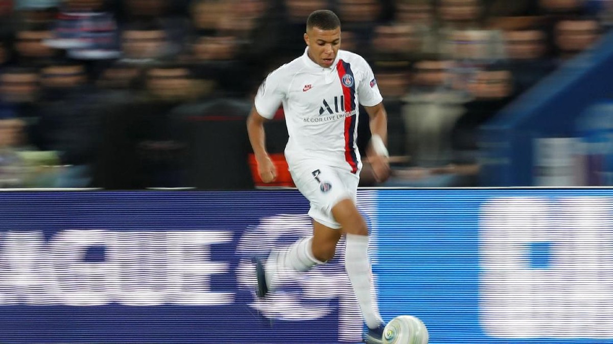 Paris Saint-Germain terusik dengan komentar Zinedine Zidane soal Kylian Mbappe (Foto: Gonzalo Fuentes/Reuters)