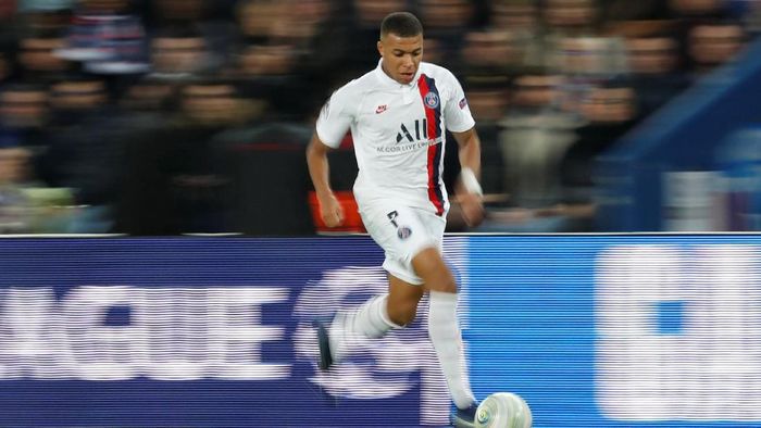 Paris Saint-Germain terusik dengan komentar Zinedine Zidane soal Kylian Mbappe (Foto: Gonzalo Fuentes/Reuters) Paris Saint-Germain terusik dengan komentar Zinedine Zidane soal Kylian Mbappe (Foto: Gonzalo Fuentes/Reuters)