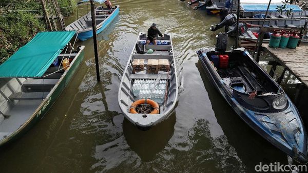Hiruk Pikuk Aktivitas Warga di Tapal Batas Indonesia-Malaysia