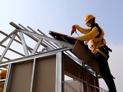 5 Jenis Bahan Rangka Atap, Mana yang Paling Recommended by Kontraktor?