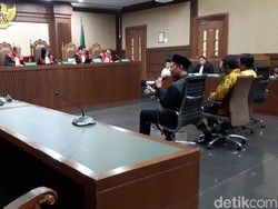 Eks Bupati Lampung Tengah Mustafa Ngaku Dimintai Uang untuk Bayar Utang