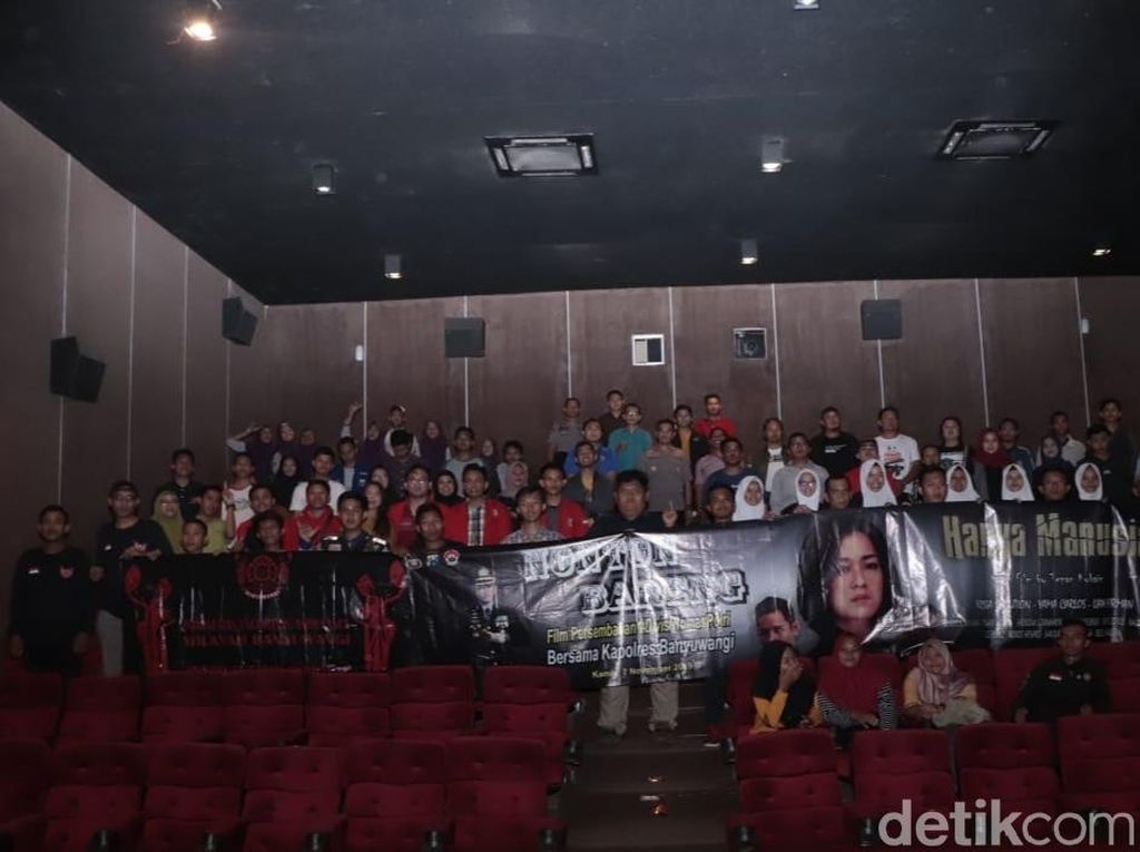 Nobar Hanya Manusia Biasa di Banyuwangi: Tugas Polisi Berat dengan Risikonya Nobar Hanya Manusia Biasa di Banyuwangi: Tugas Polisi Berat dengan Risikonya